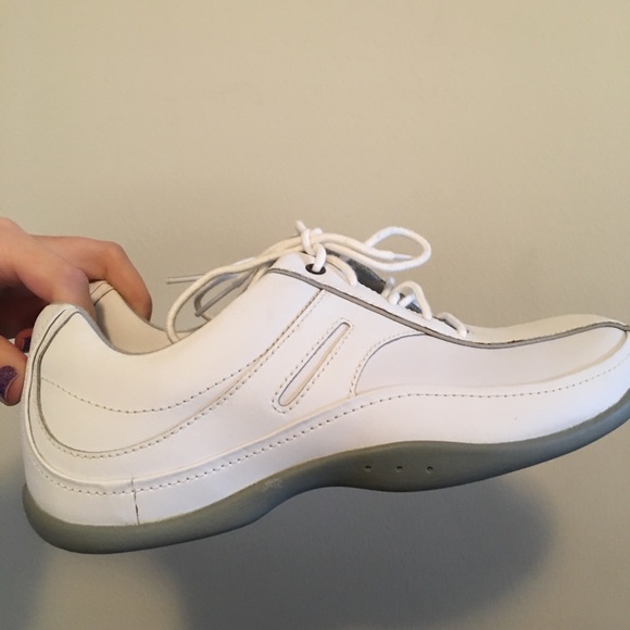 clarks white tennis shoes